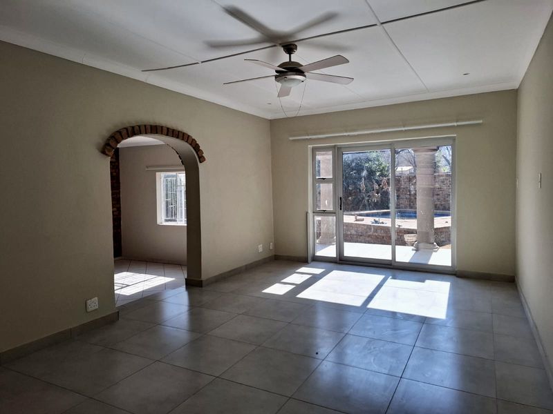 Completely Renovated Gem with Multiple Living Spaces - Photo 4