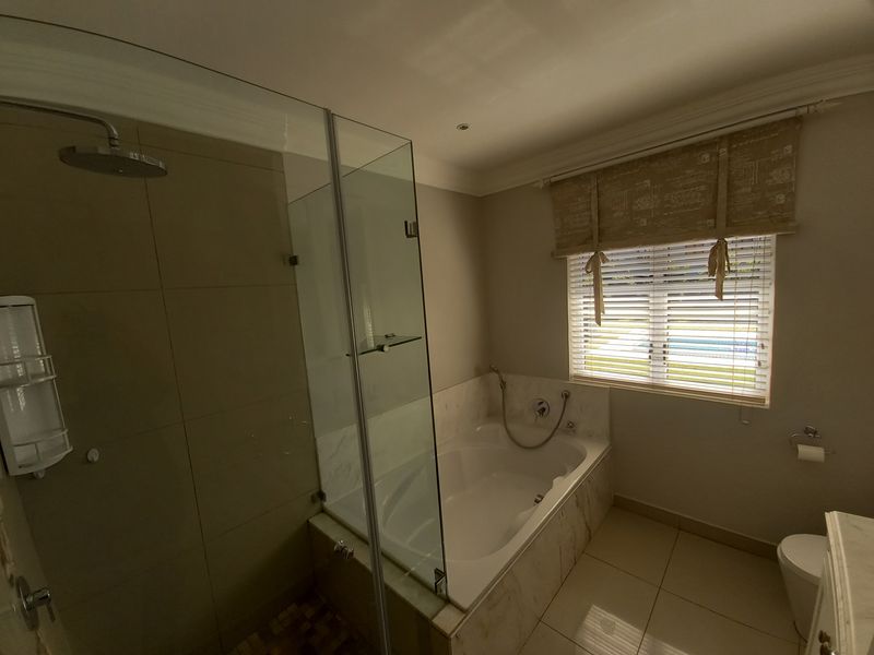 Welcome to Pretoria North, where luxury living meets convenience. - Photo 4