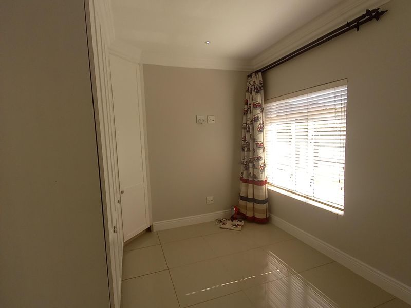 Welcome to Pretoria North, where luxury living meets convenience. - Photo 9