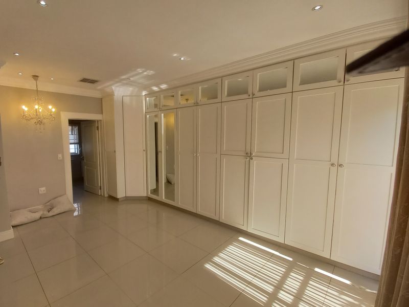 Welcome to Pretoria North, where luxury living meets convenience. - Photo 7