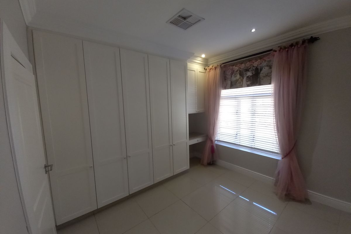 Welcome to Pretoria North, where luxury living meets convenience. - Photo 5