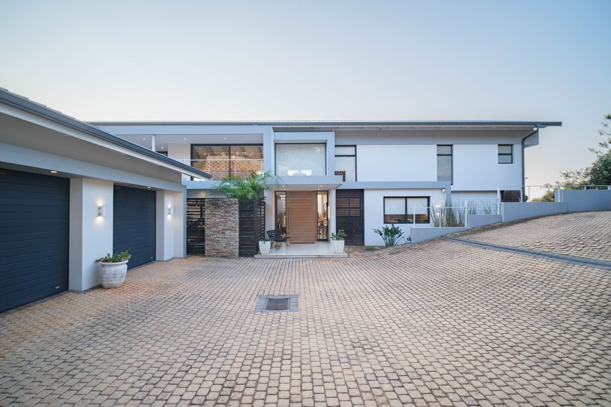 Seamless Luxury Living Meets Captivating Beauty - Photo 4