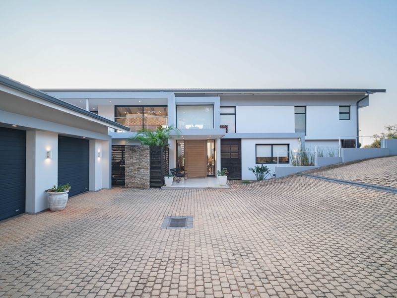 Seamless Luxury Living Meets Captivating Beauty - Photo 4