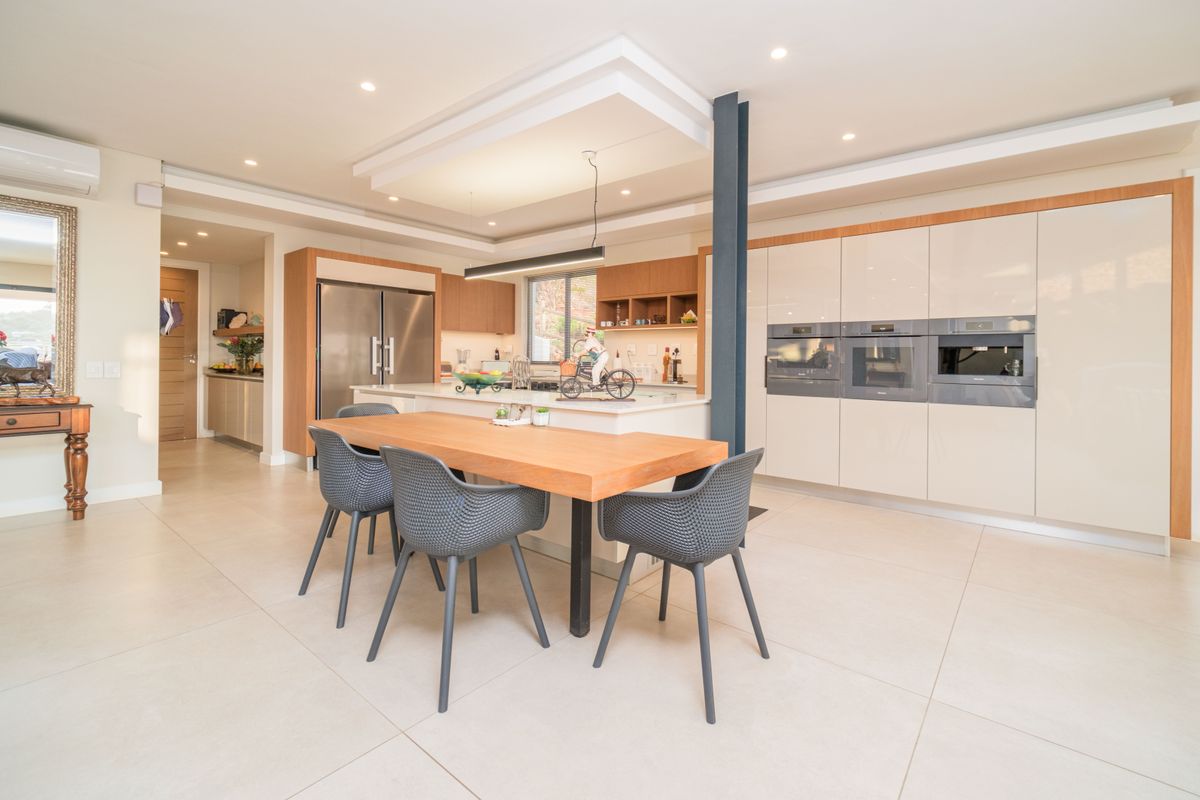 Seamless Luxury Living Meets Captivating Beauty - Photo 5