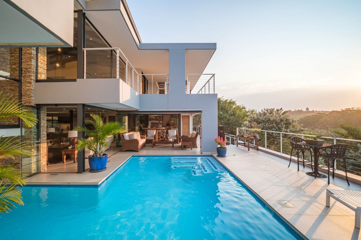 Seamless Luxury Living Meets Captivating Beauty - Photo 3