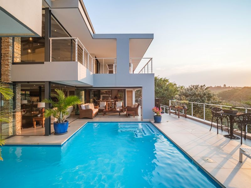 Seamless Luxury Living Meets Captivating Beauty - Photo 3