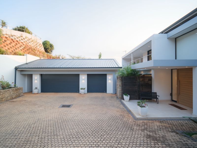 Seamless Luxury Living Meets Captivating Beauty - Photo 7