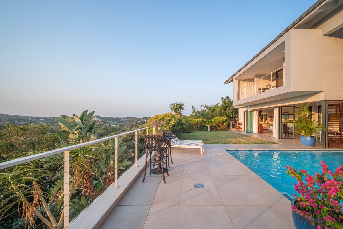 Seamless Luxury Living Meets Captivating Beauty - Photo 2