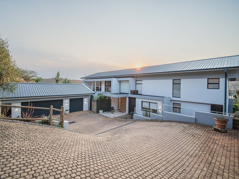 Seamless Luxury Living Meets Captivating Beauty - Photo 9