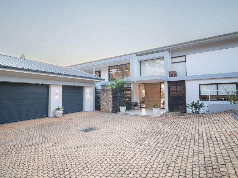 Seamless Luxury Living Meets Captivating Beauty - Photo 8