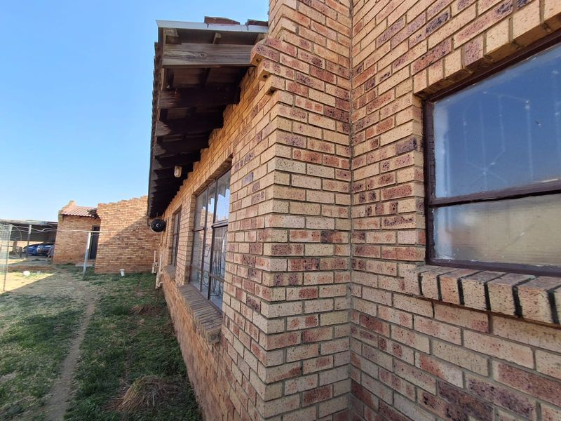 MEGA 5 Bedroom Family Home in Waldrift Vereeniging up for grabs - Well maintained simply move in. - Photo 6