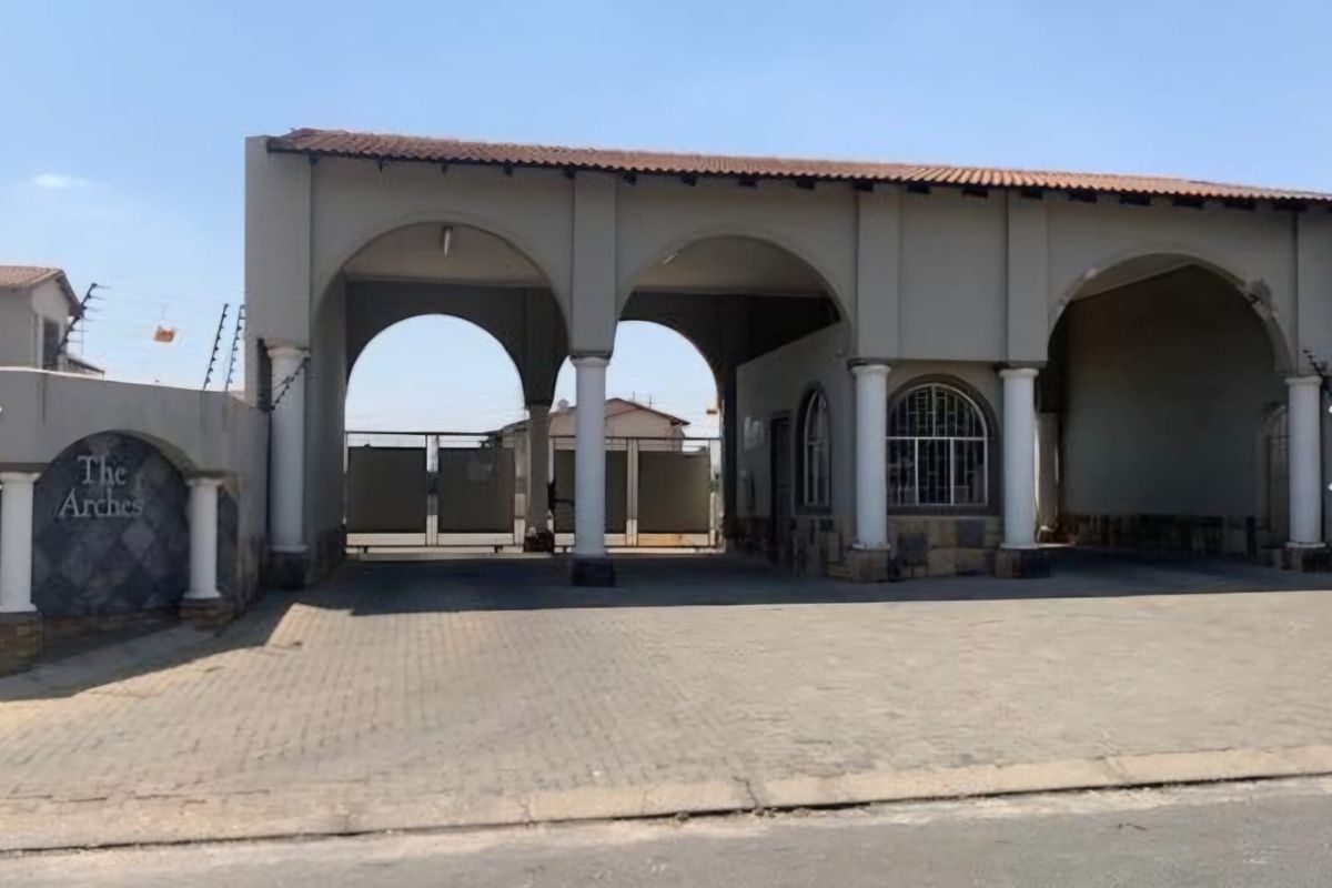 Stunning 2 bedroom in THE ARCHERS, DALPARK EXT 1,BRAKPAN - Photo 2