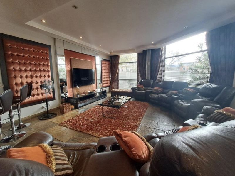 Spacious Living with Elegant Finishes in Cycad Estate, Polokwane - Photo 8