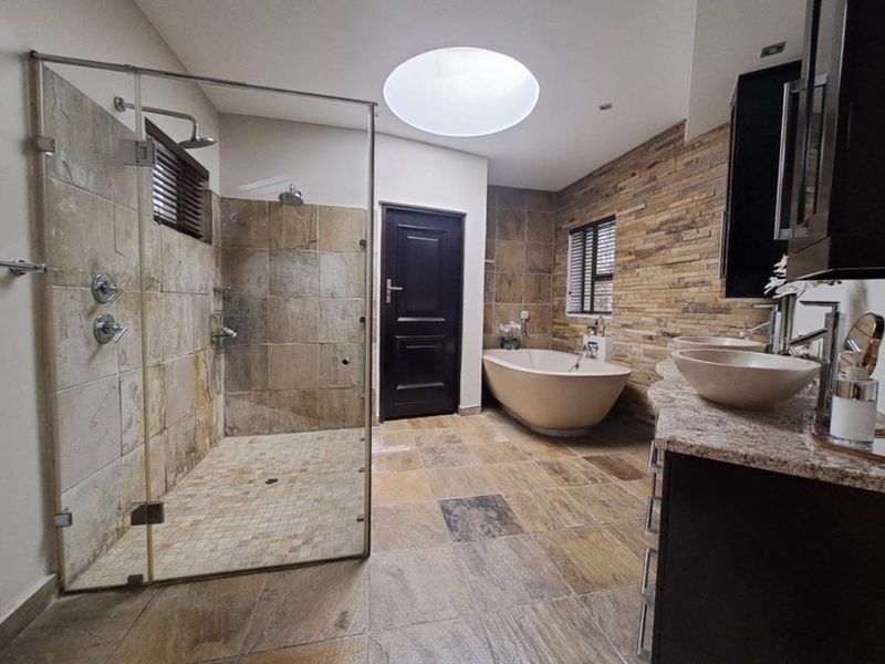 Spacious Living with Elegant Finishes in Cycad Estate, Polokwane - Photo 4