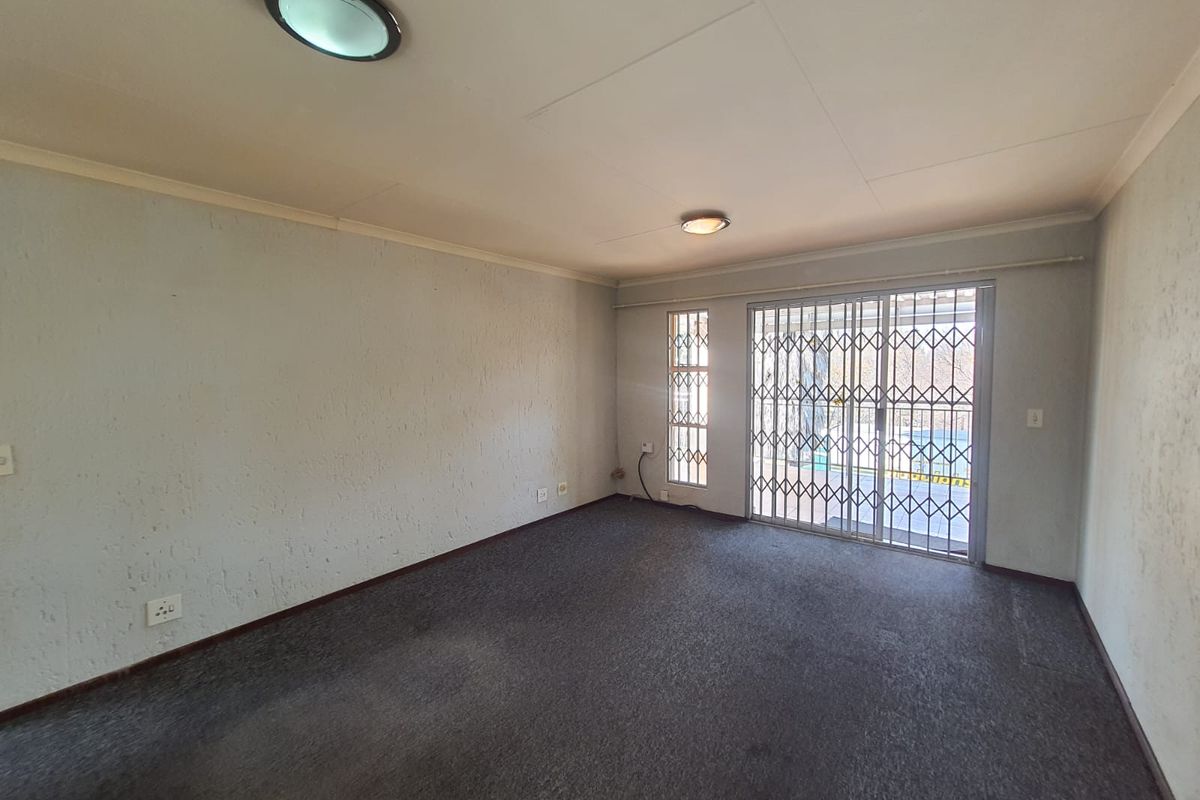 Beautiful Unit For Sale Overlooking With A Stunning View - Photo 3