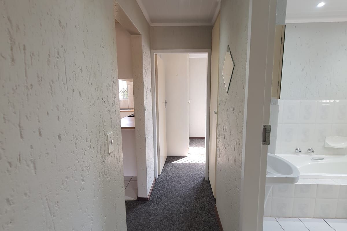 Beautiful Unit For Sale Overlooking With A Stunning View - Photo 4