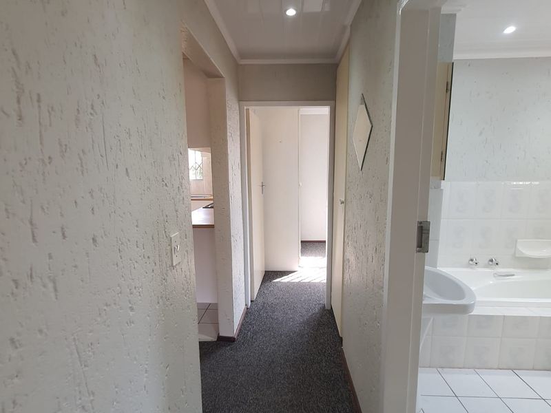 Beautiful Unit For Sale Overlooking With A Stunning View - Photo 4