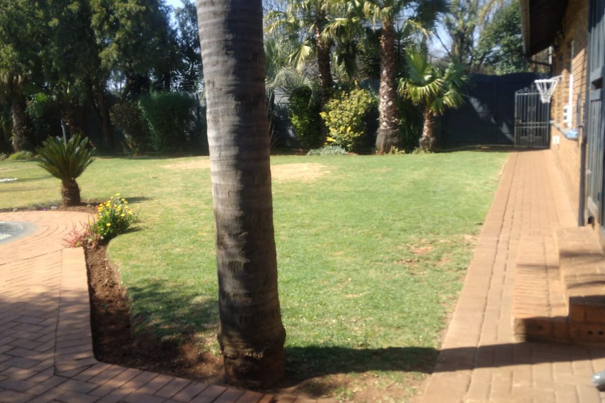 Stunning Modern 4 Bedroom Family Home in Kenleaf, Brakpan - Photo 2