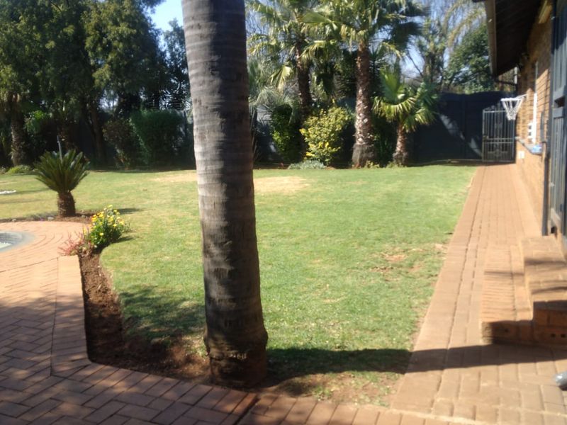Stunning Modern 4 Bedroom Family Home in Kenleaf, Brakpan - Photo 2