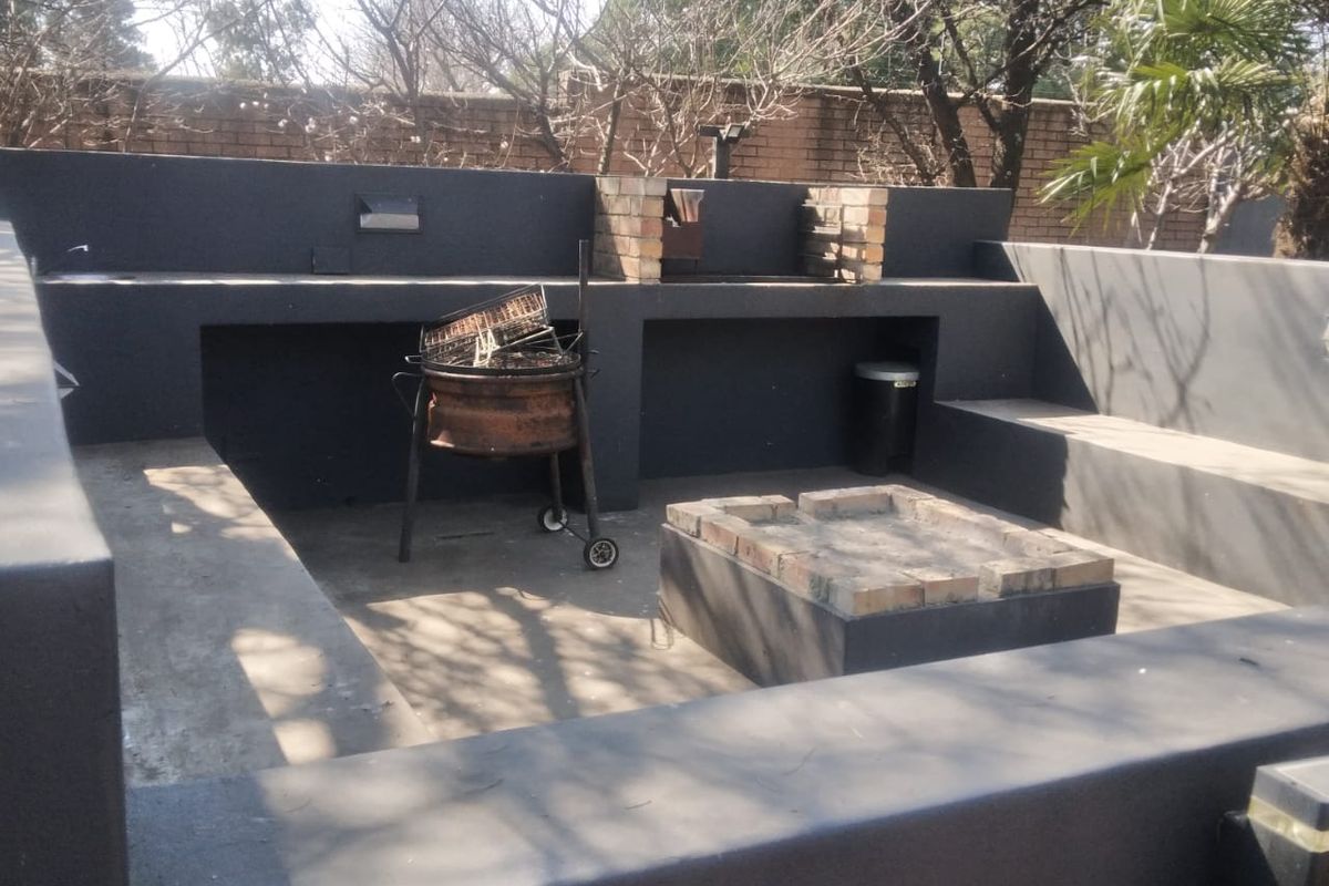 Stunning Modern 4 Bedroom Family Home in Kenleaf, Brakpan - Photo 4