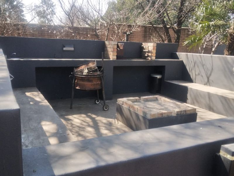 Stunning Modern 4 Bedroom Family Home in Kenleaf, Brakpan - Photo 4