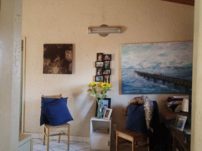 Stunning Modern 4 Bedroom Family Home in Kenleaf, Brakpan - Photo 8