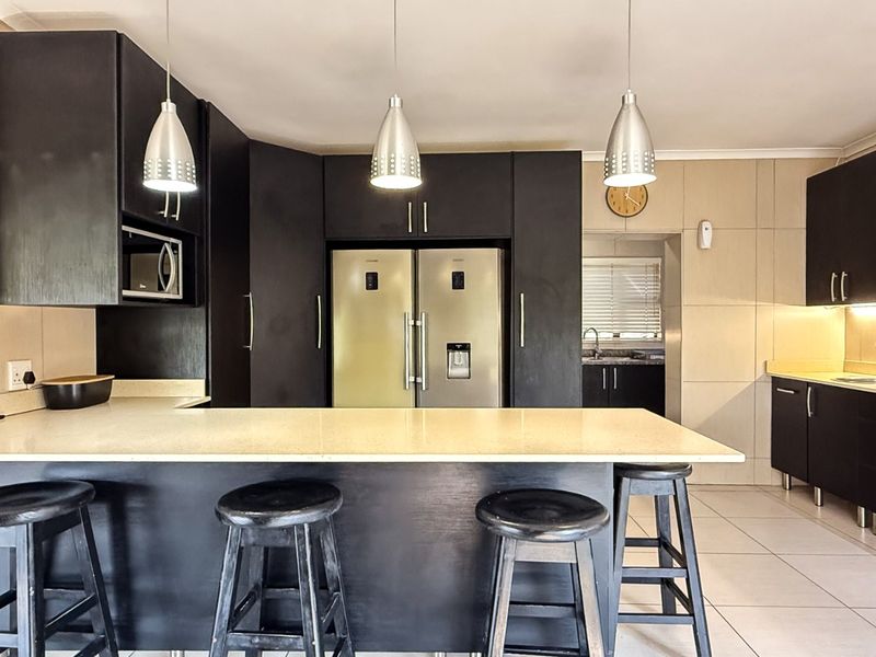 Elegant Dual-Living Coastal Retreat in Prime Ballito Location - Photo 10