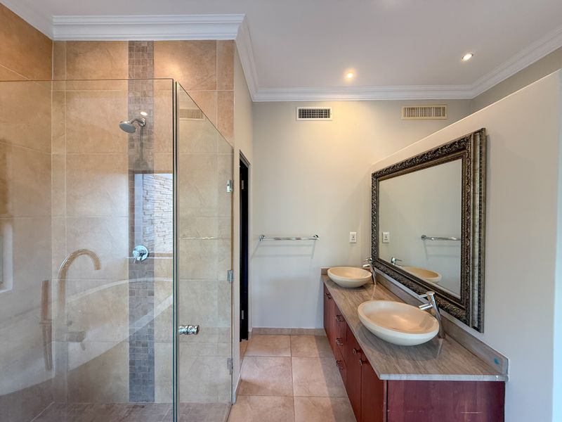 Freestanding Lakeside Townhouse in Zimbali - Photo 8