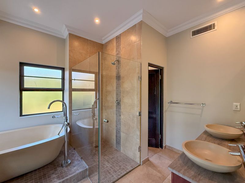 Freestanding Lakeside Townhouse in Zimbali - Photo 7