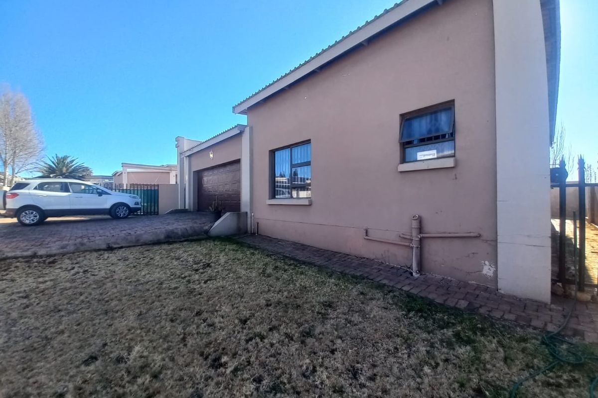 Charming Three-Bedroom Family Home in Bergsig – Space, Comfort & Security in One! - Photo 3