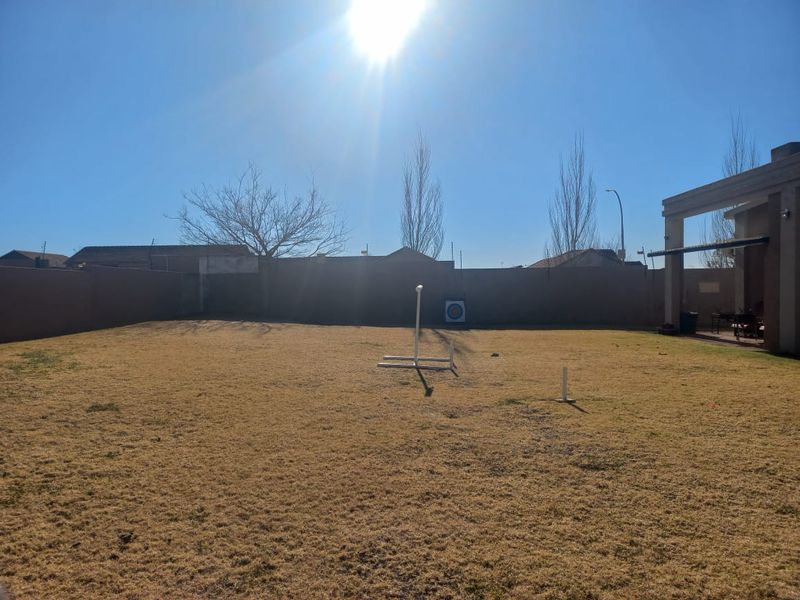 Charming Three-Bedroom Family Home in Bergsig – Space, Comfort & Security in One! - Photo 10