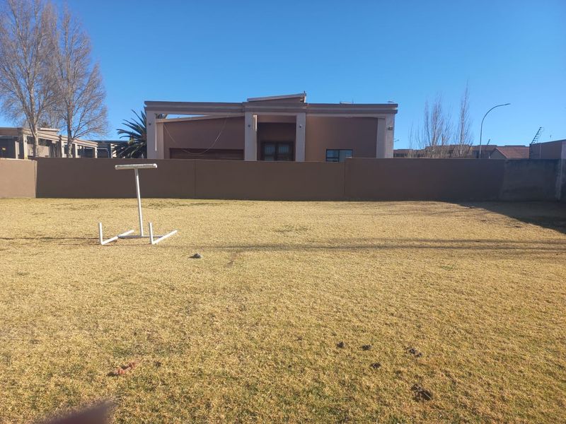 Charming Three-Bedroom Family Home in Bergsig – Space, Comfort & Security in One! - Photo 9