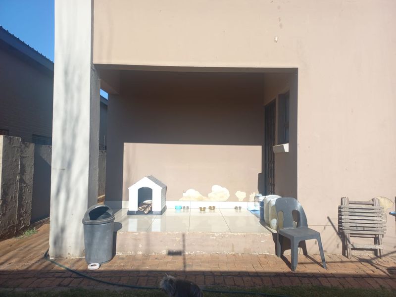 Charming Three-Bedroom Family Home in Bergsig – Space, Comfort & Security in One! - Photo 8