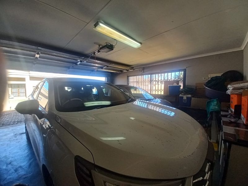 Charming Three-Bedroom Family Home in Bergsig – Space, Comfort & Security in One! - Photo 4