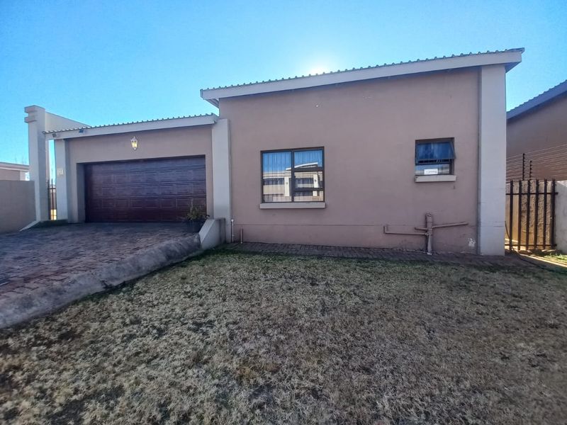 Charming Three-Bedroom Family Home in Bergsig – Space, Comfort & Security in One! - Photo 2