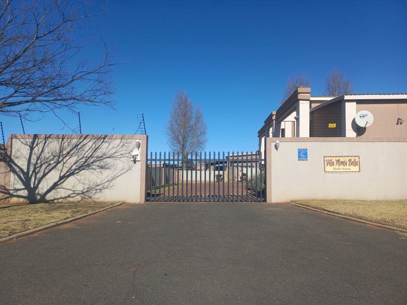 Charming Three-Bedroom Family Home in Bergsig – Space, Comfort & Security in One! - Photo 1