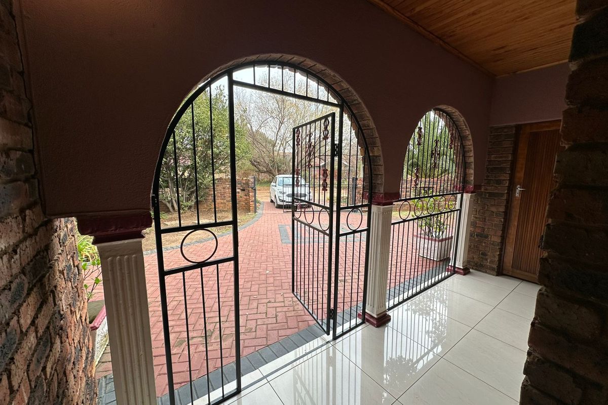 Don’t miss out on this lovely 3 bedroom home in Waldrift , Vereeniging! - Photo 3