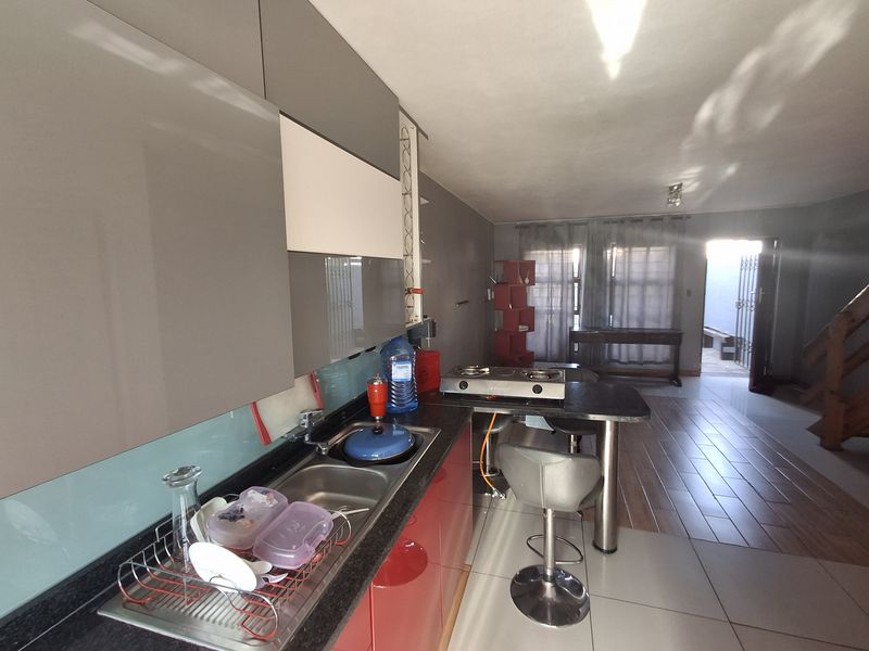 Charming Duplex Townhouse in Secure Complex – Ideal for Comfortable Living! - Photo 8