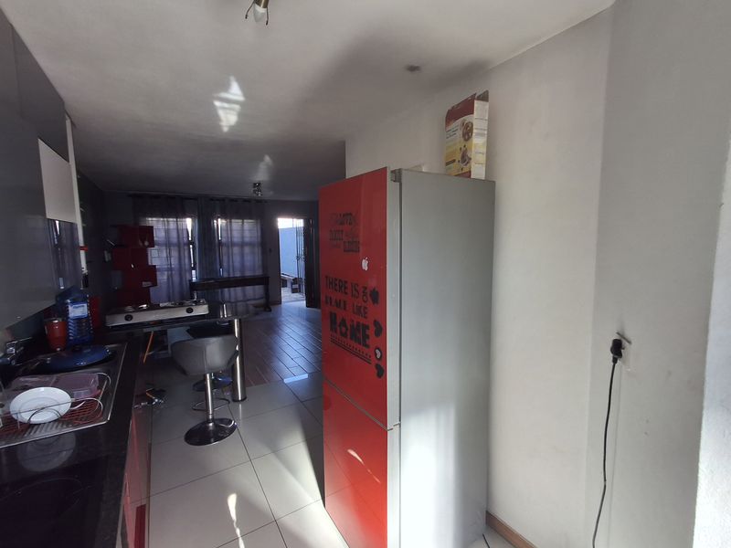 Charming Duplex Townhouse in Secure Complex – Ideal for Comfortable Living! - Photo 6