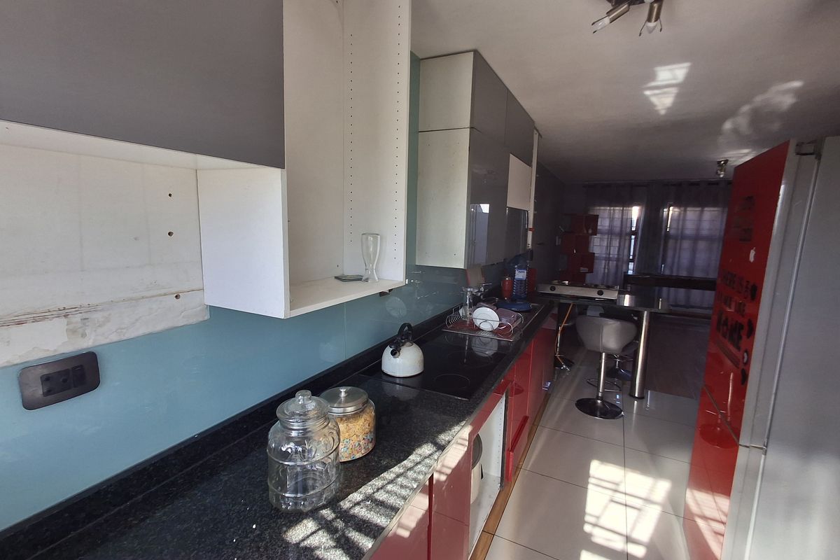 Charming Duplex Townhouse in Secure Complex – Ideal for Comfortable Living! - Photo 5