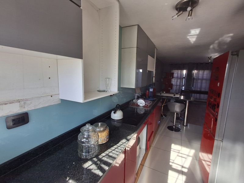 Charming Duplex Townhouse in Secure Complex – Ideal for Comfortable Living! - Photo 5