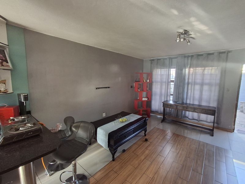 Charming Duplex Townhouse in Secure Complex – Ideal for Comfortable Living! - Photo 2