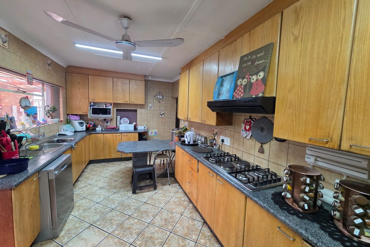 Beautiful House for Sale in SW5 – A Must See! - Photo 3