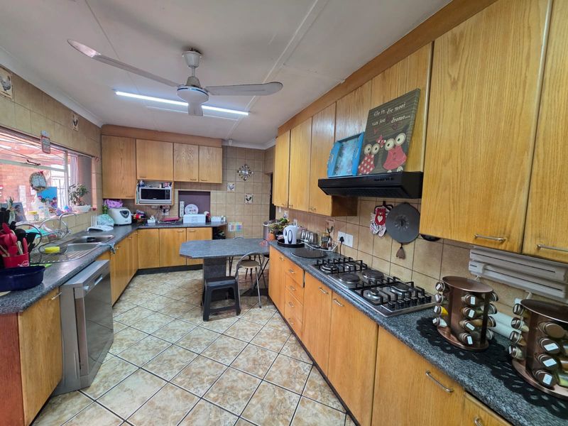 Beautiful House for Sale in SW5 – A Must See! - Photo 3