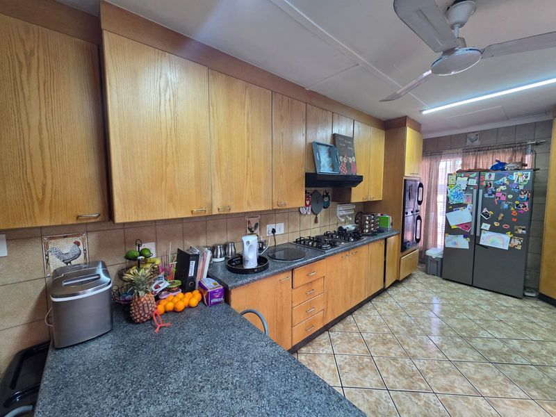 Beautiful House for Sale in SW5 – A Must See! - Photo 4