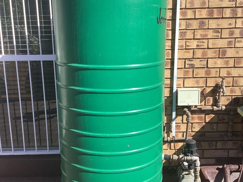 Safe and secure complex in reyno ridge. - Photo 8