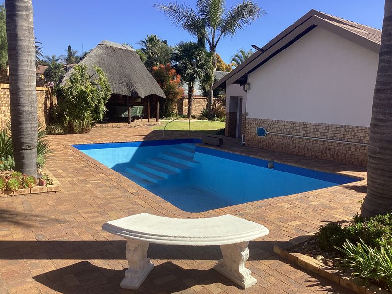 Safe and secure complex in reyno ridge. - Photo 6