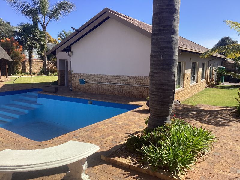 Safe and secure complex in reyno ridge. - Photo 3