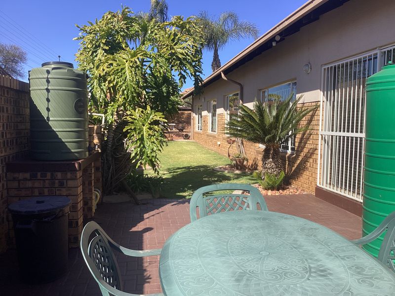 Safe and secure complex in reyno ridge. - Photo 5