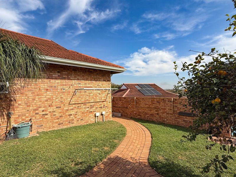 Stylish 3-Bedroom Townhouse in the Heart of Ballito - Photo 3